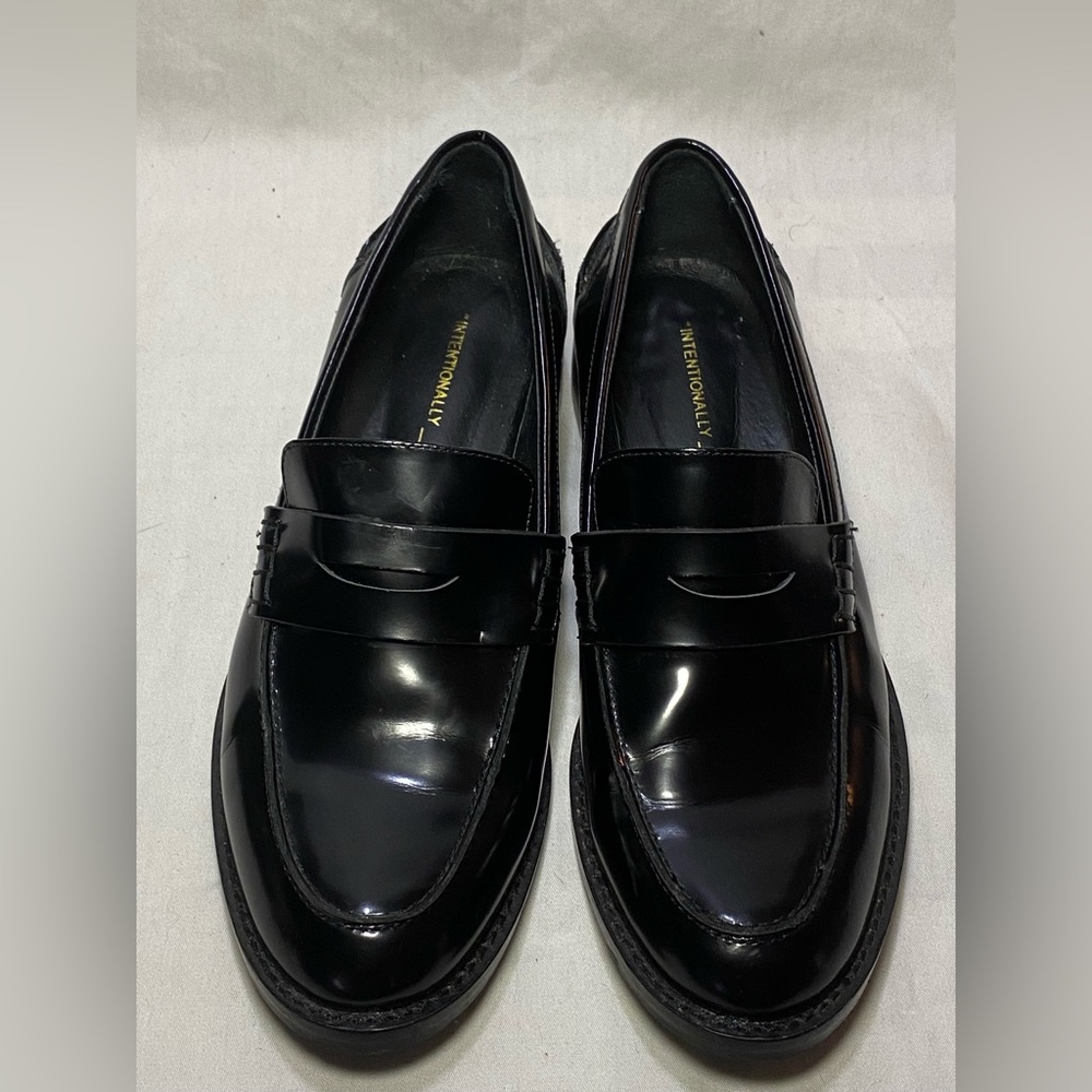 Intentionally Blank Neighbor Leather  Loafer size 9